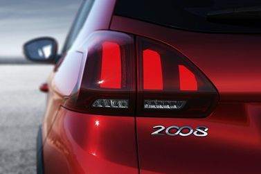 Peugeot 2008 I Рестайлинг, Универсал 5 дв. — задний фонарь