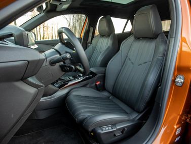 Peugeot 2008 II, Внедорожник 5 дв. — место водителя