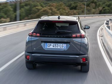 Peugeot 2008 II Рестайлинг, Внедорожник 5 дв. — вид сзади