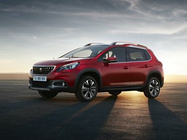 Peugeot 2008 I Рестайлинг, Универсал 5 дв. — вид спереди справа