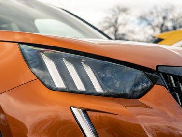 Peugeot 2008 II, Внедорожник 5 дв. — передняя фара