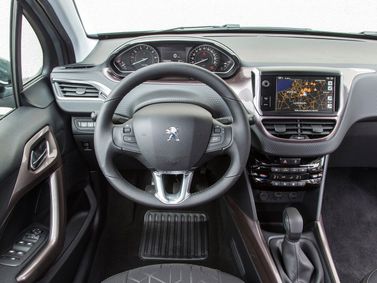 Peugeot 2008 I, Универсал 5 дв. — место водителя