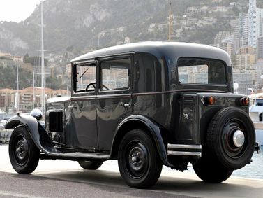 Peugeot 201, Седан — вид сзади слева