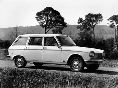 Peugeot 204, Универсал 5 дв. — вид спереди справа