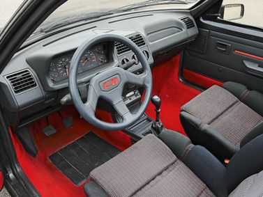 Peugeot 205، قابلة للتحويل — منطقة السائق