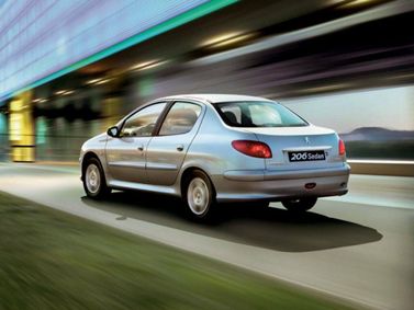 Peugeot 206, Седан — вид сзади справа