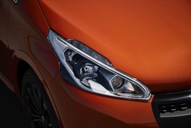 Peugeot 208 I Рестайлинг, Хэтчбек 5 дв. — передняя фара
