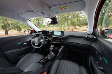 Peugeot 208 II, Хэтчбек 5 дв. — передняя панель