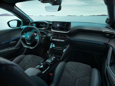 Peugeot 208 II Рестайлинг, Хэтчбек 5 дв. — место водителя