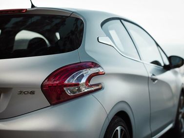 Peugeot 208 I, Хэтчбек 3 дв. — вид сзади справа