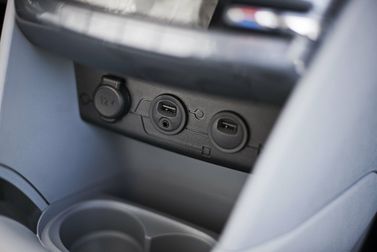 Peugeot 208 I, Хэтчбек 3 дв. — центральная консоль
