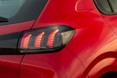 Peugeot 208 II, Хэтчбек 5 дв. — задний фонарь