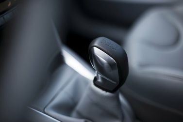 Peugeot 208 I, Хэтчбек 5 дв. — селектор коробки передач