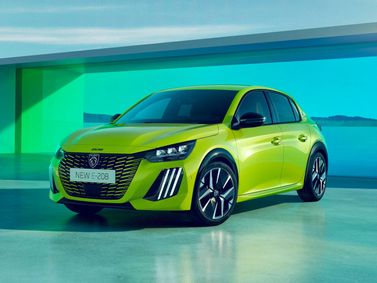 Peugeot 208 II Рестайлинг, Хэтчбек 5 дв. — вид спереди в три четверти