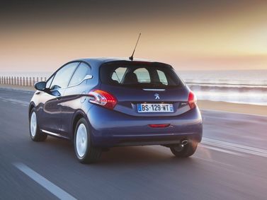 Peugeot 208 I, Хэтчбек 3 дв. — вид сзади слева