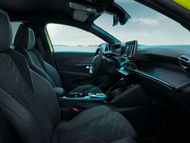 Peugeot 208 II Рестайлинг, Хэтчбек 5 дв. — общий вид салона