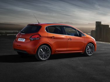 Peugeot 208 I Рестайлинг, Хэтчбек 5 дв. — вид сзади справа