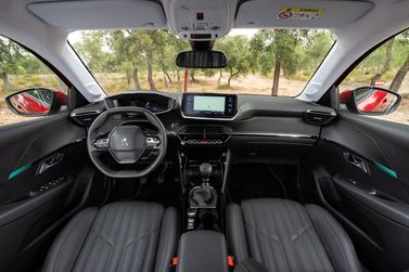 Peugeot 208 II, Хэтчбек 5 дв. — место водителя