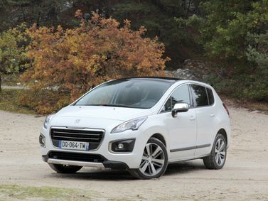 Peugeot 3008 I Рестайлинг, Внедорожник 5 дв. — вид спереди справа