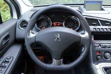 Peugeot 3008 I Рестайлинг, Внедорожник 5 дв. — место водителя