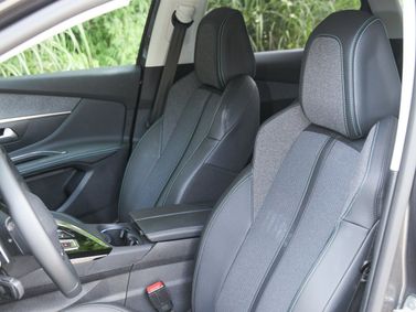 Peugeot 3008 II Рестайлинг, Внедорожник 5 дв. — передние сиденья