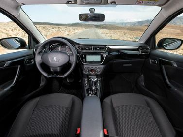 Peugeot 301 I Рестайлинг, Седан — передняя панель