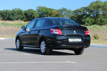 Peugeot 301 I, Седан — вид сзади справа