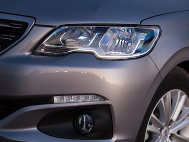 Peugeot 301 I Рестайлинг, Седан — передняя фара