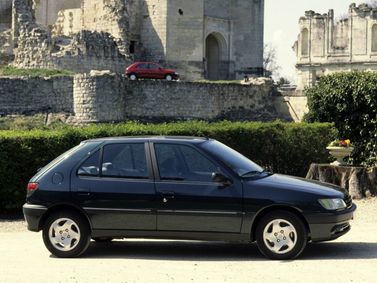 Peugeot 306, Хэтчбек 5 дв. — вид слева
