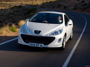 Peugeot 308 I, Кабриолет — вид спереди справа