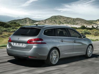 Peugeot 308 II, Универсал 5 дв. — вид сзади справа