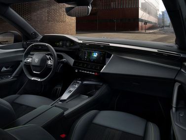 Peugeot 308 III, Хэтчбек 5 дв. — общий вид салона