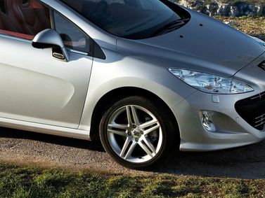 Peugeot 308 I, Кабриолет — вид спереди справа