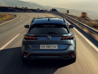 Peugeot 308 III Рестайлинг, Универсал 5 дв. — вид сзади