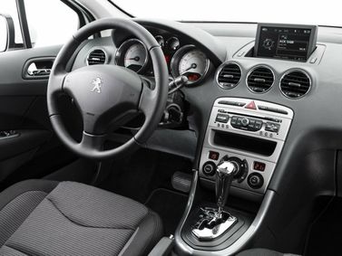 Peugeot 308 I Рестайлинг, Хэтчбек 5 дв. — передняя панель