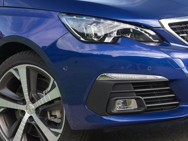 Peugeot 308 II Рестайлинг, Универсал 5 дв. — передняя часть автомобиля крупным планом