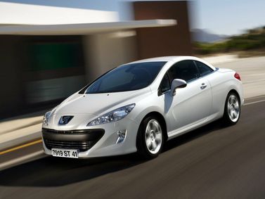 Peugeot 308 I, Кабриолет — вид спереди справа