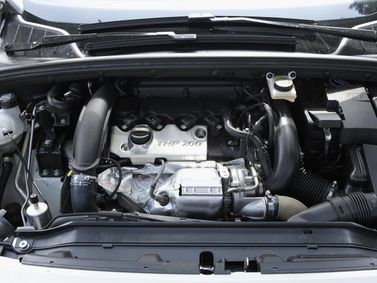 Peugeot 308 I Рестайлинг, Кабриолет — моторный отсек