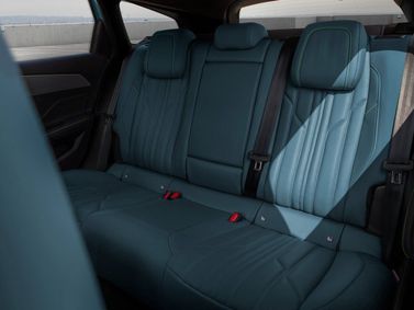 Peugeot 308 III, Универсал 5 дв. — задние сиденья