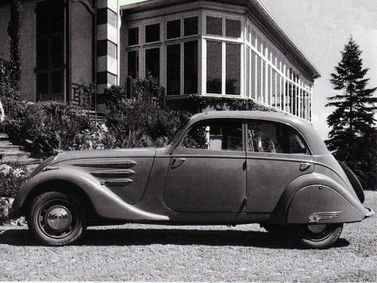 Peugeot 402، سيدان — منظر من الجانب الأيسر