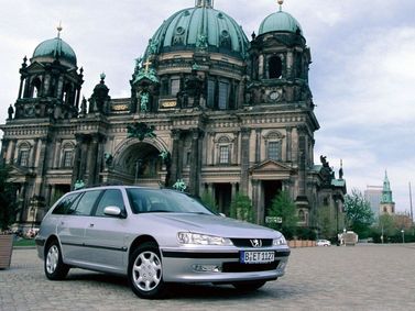 Peugeot 406 I Рестайлинг, Универсал 5 дв. — вид спереди справа