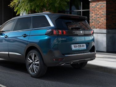 Peugeot 5008 II Рестайлинг, Внедорожник 5 дв. — вид сзади справа