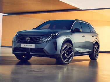 Peugeot 5008 III, Внедорожник 5 дв. — вид спереди в три четверти