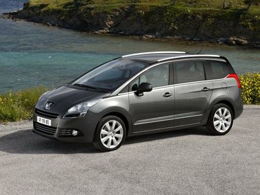 Peugeot 5008 I, Компактвэн — вид спереди справа
