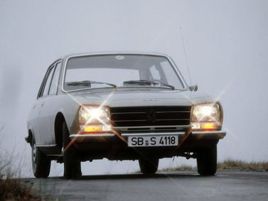 Peugeot 504، سيدان — منظر أمامي