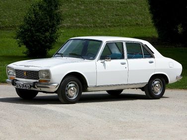 Peugeot 504، سيدان — منظر أمامي أيمن