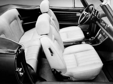 Peugeot 504, Кабриолет — общий вид салона