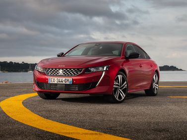 Peugeot 508 II, Лифтбэк — вид спереди справа