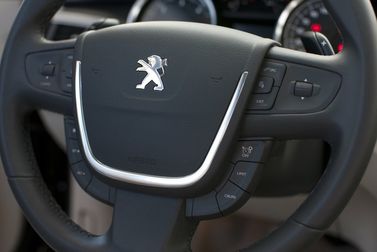 Peugeot 508 I، سيدان — عجلة القيادة