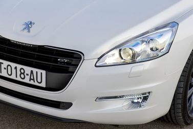 Peugeot 508 I، سيدان — الجزء الأمامي من السيارة عن قرب